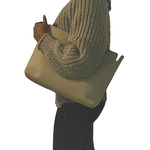 BURBERRY CLUTCH - Picture 15 of 15